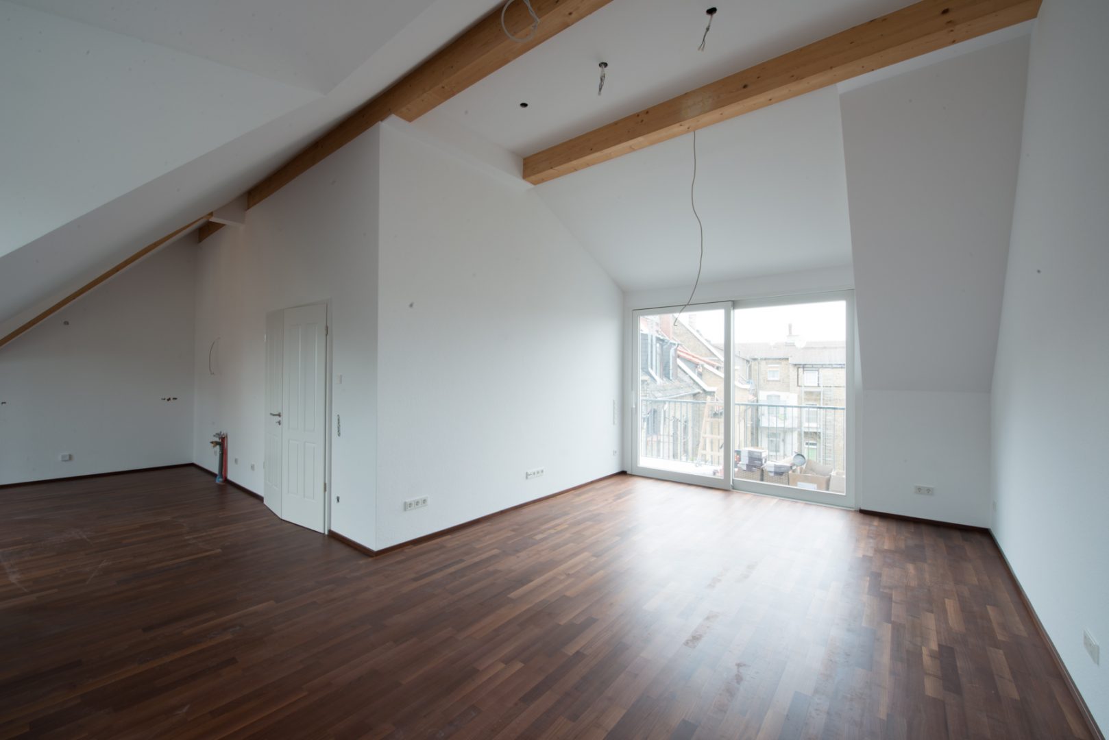 Neckarstrasse 1 geräumiges Zimmer Dachgeschoss