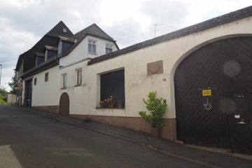 Winzerhaus + 3 Parteienhaus + Scheune - Bild2