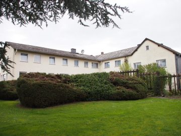 Mehrfamilienhaus mit Parkgrundstück + tollem Fernblick - Bild1
