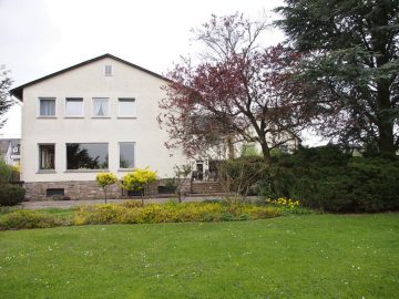 Mehrfamilienhaus mit Parkgrundstück + tollem Fernblick - Bild2