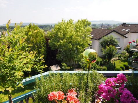 „Schöner-Wohnen“ in Geisenheim: Lichtdurchflutete ETW mit großer Loggia und tollem Fernblick !!!, 65366 Geisenheim, Wohnung