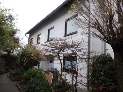Großzügiges Reihenhaus in schöner Wohnlage, 65375 Oestrich-Winkel, Reihenhaus