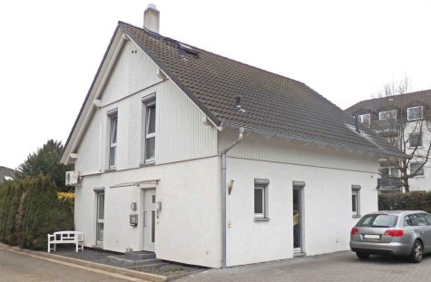 Mitten in Geisenheim: Modernes Stadthaus – freistehend, sonnig und hell, 65366 Geisenheim, Einfamilienhaus