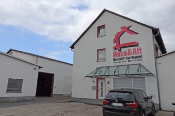 Wohn- und Geschäftshaus mit großer Halle - Bild1