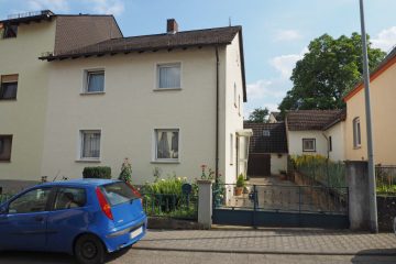 Großes 1-2 Familienhaus mit bezauberndem Grundstück - Bild2