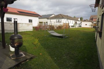 Platz ohne Ende! DHH mit 9 Zimmern und großem Garten - Bild2