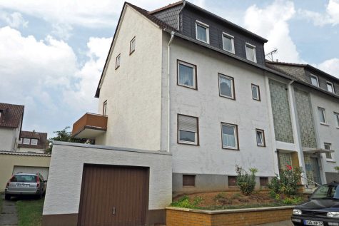 Haus mit 3 großzügigen Wohnungen in ruhiger und beliebter Lage von Geisenheim, 65366 Geisenheim, Doppelhaushälfte