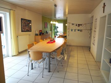 Stilvolles und großes Zweifamilienhaus mit Apartment - Bild3
