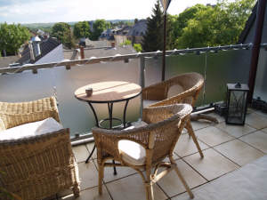 Schöne-Dachgeschoss-Wohnung mit Blick, sehr gut vermietet! - Balkon mit tollem Blick