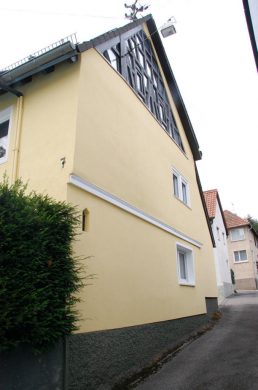 Ruhig gelegen, äußerst charmant und Platz ohne Ende - Giebelseite (Vorderhaus)