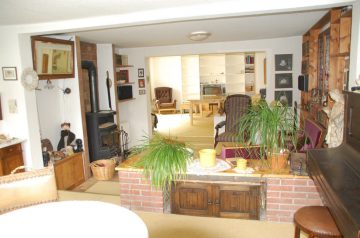 Ruhig gelegen, äußerst charmant und Platz ohne Ende - Wohn- und Essbereich (Vorderhaus)