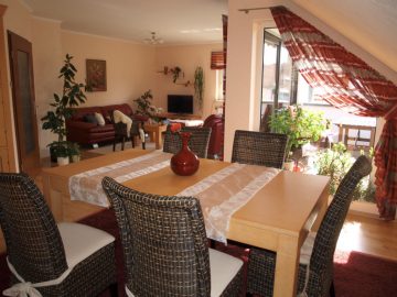 Wohnen wie im eigenen Haus in toller Ortsrandlage Dachgeschoss-Maisonette-Wohnung - Bild1