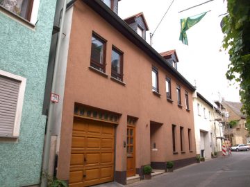 Oestrich-Winkel: Kleines Mehrfamilienhaus mit 4 Wohnungen - Bild1