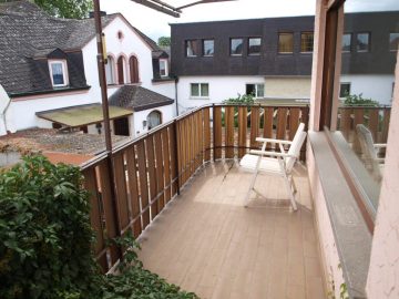Freistehendes 1-3 Parteienhaus mit Nebengebäude und Garten - Bild5