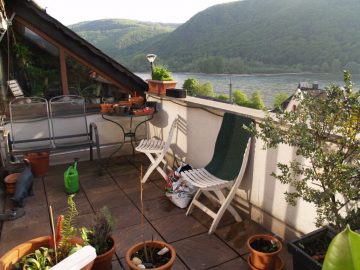 b Das Rhein-Gold zu Füssen!!! Großes Haus mit 3 Wohn-Etagen und unglaublichem Rheinblick - Bild2