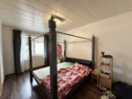 Außergewöhnliches 1-2 Familienhaus mit uneinsehbarem Innenhof und Scheune - Bild6
