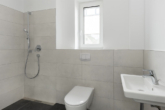 Nur noch ein Haus frei - exklusiv und massiv gebaute Stadtvilla - Gäste-WC