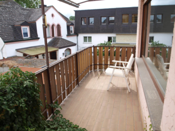 Freistehendes 1-3 Parteienhaus mit Nebengebäude und Garten - Bild5