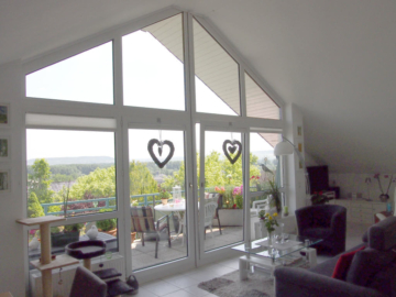 "Schöner-Wohnen" in Geisenheim: Lichtdurchflutete ETW mit großer Loggia und tollem Fernblick !!! - Bild3