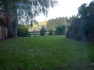 Großes Haus an Feldern und Wiesen mit Bachlauf - Bild3