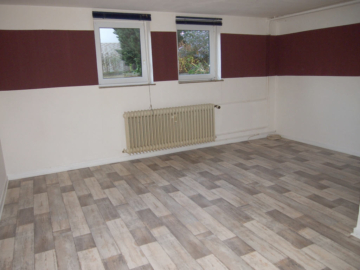 Großes Haus an Feldern und Wiesen mit Bachlauf - Bild5