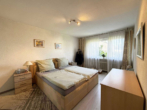 Großer massiv gebauter Flachdach-Bungalow mit Terrasse und schönem Garten - Bild6