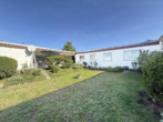 Großer massiv gebauter Flachdach-Bungalow mit Terrasse und schönem Garten - Bild12