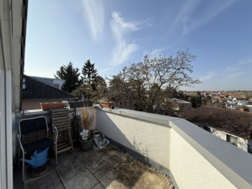 Moderne Dachgeschoss-Wohnung mit Balkon und traumhaften Blick in schöner Lage, 55126 Mainz, Wohnung