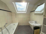 Top gepflegtes Einfamilienhaus mit Balkon, Terrasse und kleinem Garten - Bild13
