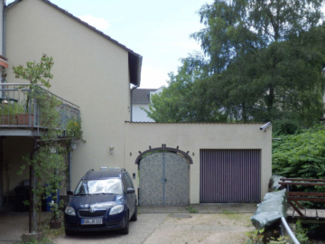 Saniertes 1-2 Familienhaus in idyllischer Wohnlage mit Bachlauf und Blick ins Grüne - Bild2