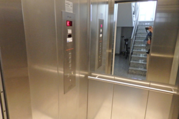 Tolle 3 Zimmer- Wohnung mit Aufzug, Süd- West Balkon und Blick ! - Bild3