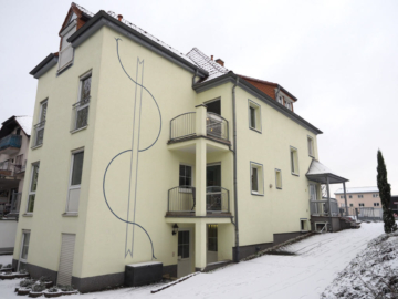 Stilvolles und großes Zweifamilienhaus mit Apartment - Bild1