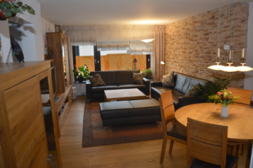 Liebevoll saniertes, freistehendes Haus - Bild4
