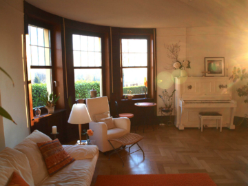 **Einzigartiges Wohnerlebnis in Oestrich** Wunderschöne EG-Wohnung mit Gartennutzung u. Rheinblick - Teilbereich Wohnzimmer