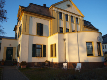 **Einzigartiges Wohnerlebnis in Oestrich** Wunderschöne EG-Wohnung mit Gartennutzung u. Rheinblick - Schöne Altbauvilla