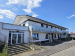 Top Gewerbeimmobilie mit großer Halle, Bürofläche + Betriebsleiterwohnung - Bild2