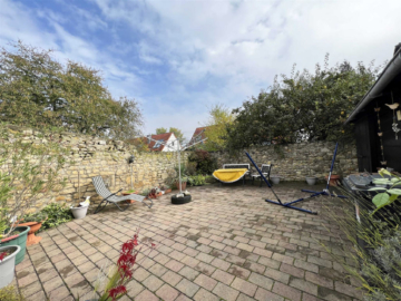 Charmantes Einfamilienhaus mit hübschem Hof in ruhiger Lage, 55271 Stadecken-Elsheim, Einfamilienhaus