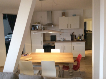 Dachgeschoss-Wohnung mit Türmchen - Bild3