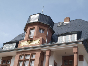 Dachgeschoss-Wohnung mit Türmchen - Bild1
