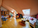 Pfiffige Dachgeschoss-Wohnung mit sonniger Dachterrasse und Garage in ruhiger 1-A-Lage - Bild2