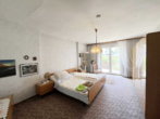 Hübsches, großzügiges Einfamilienhaus mit sonnigem Garten auf großem Grundstück - Bild6