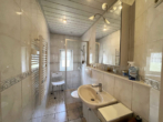 Hübsches, großzügiges Einfamilienhaus mit sonnigem Garten auf großem Grundstück - Bild11