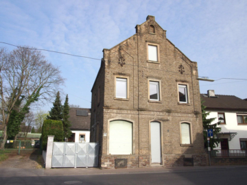 Entzückendes 1-2 Familien- Backsteinhaus mit Ausbaupotential - Bild1