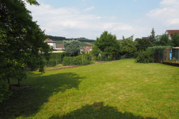Großes 1-2 Familienhaus mit bezauberndem Grundstück - Bild3