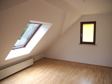 Schlosspark-Nähe: Charmante, helle Dachgeschoss-Wohnung - Bild3