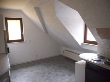Schlosspark-Nähe: Charmante, helle Dachgeschoss-Wohnung - Bild4