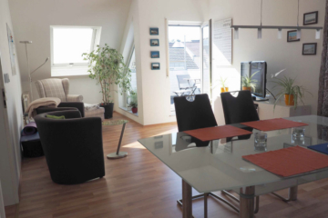 Attraktive, helle Dachgeschosswohnung mit Balkon - Bild1